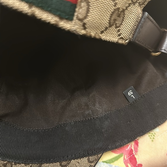 Gucci hat used two time signs shows on the inside from usage - Picture 6 of 11
